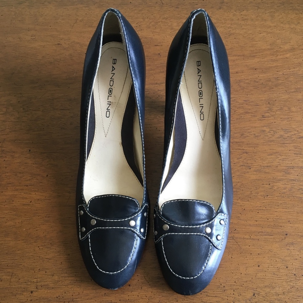 Bandolino navy heels Sz 8